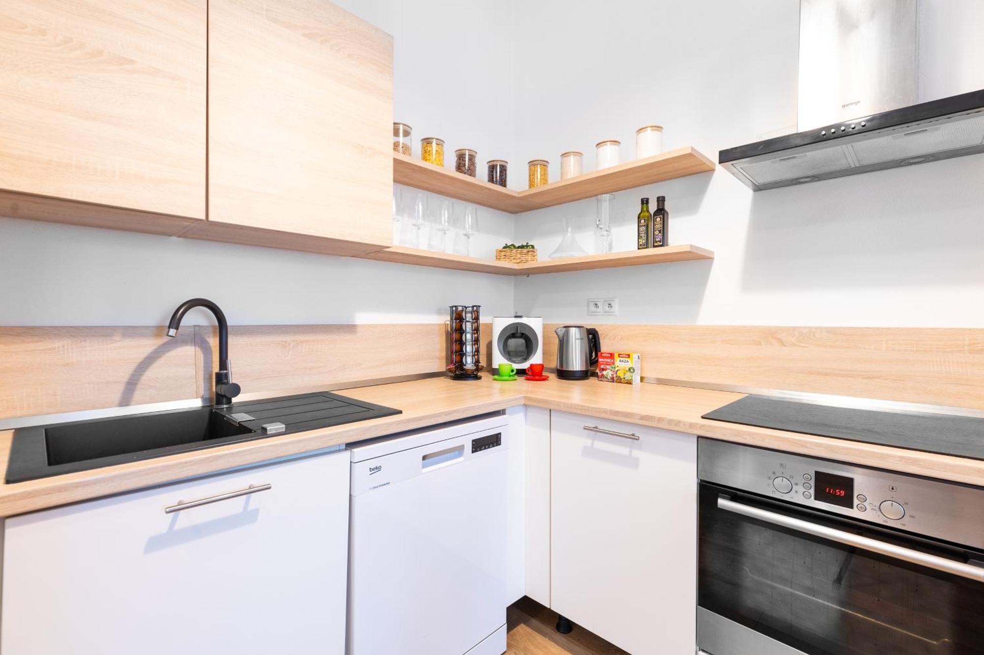 Skackava - Beautiful New Apartment In Direct Centrum, 24H Self Check-In Besztercebánya Kültér fotó